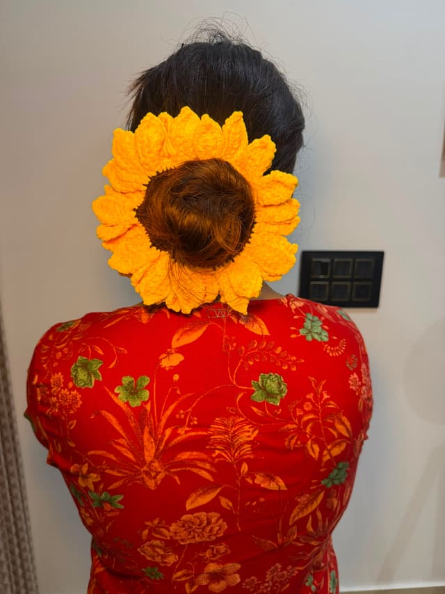 Sunflower scrunchie with flexible petals
