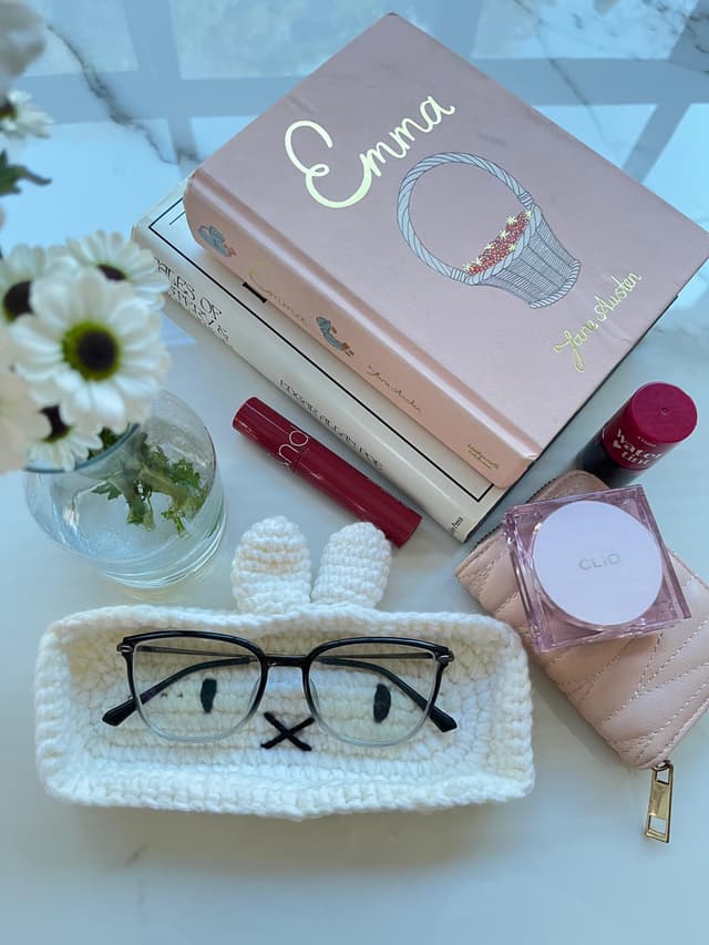 Eyewear holder