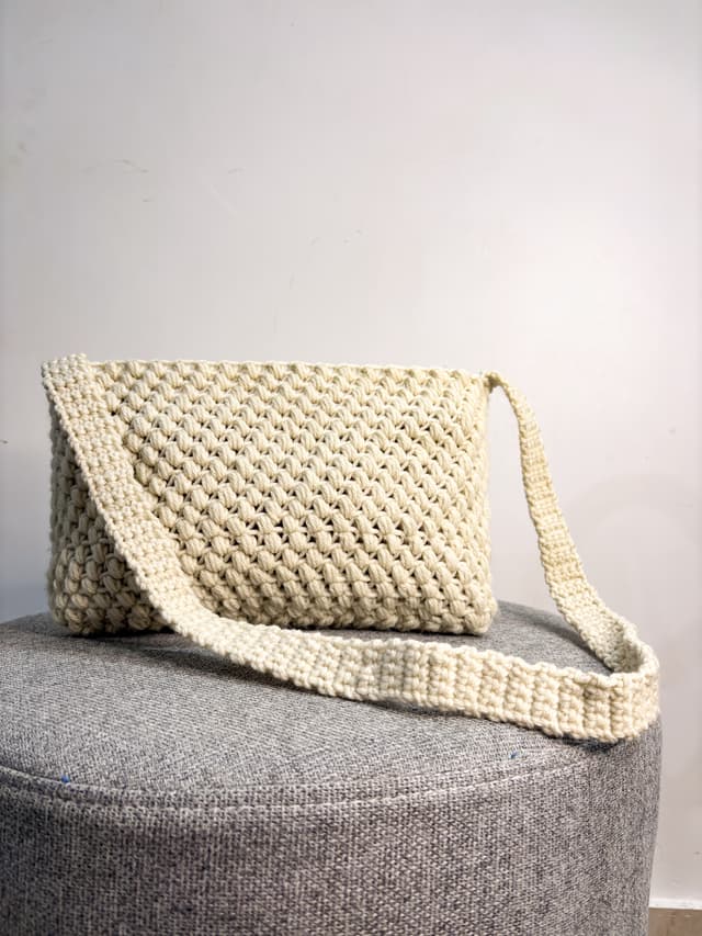 Bean stitch crochet sling bag