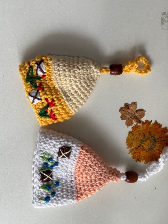 Crochet house keychin