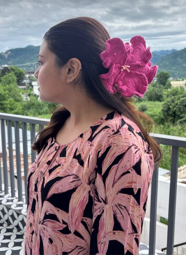 Crochet Zara dupe pink flower hair tie