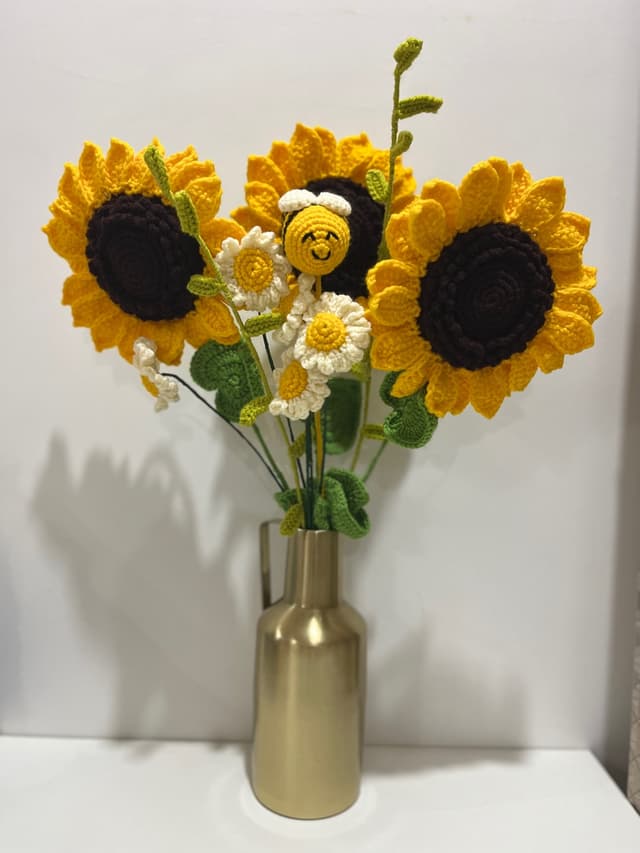 Crochet Sunflowers, Daisies, & Honey bee Bouquet